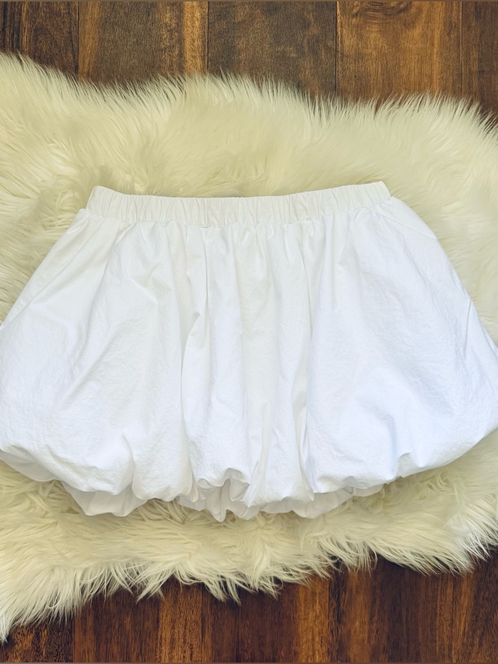 Aritzia Sunday's Best Bubble Skirt in White Size XS - Picture 2 of 6